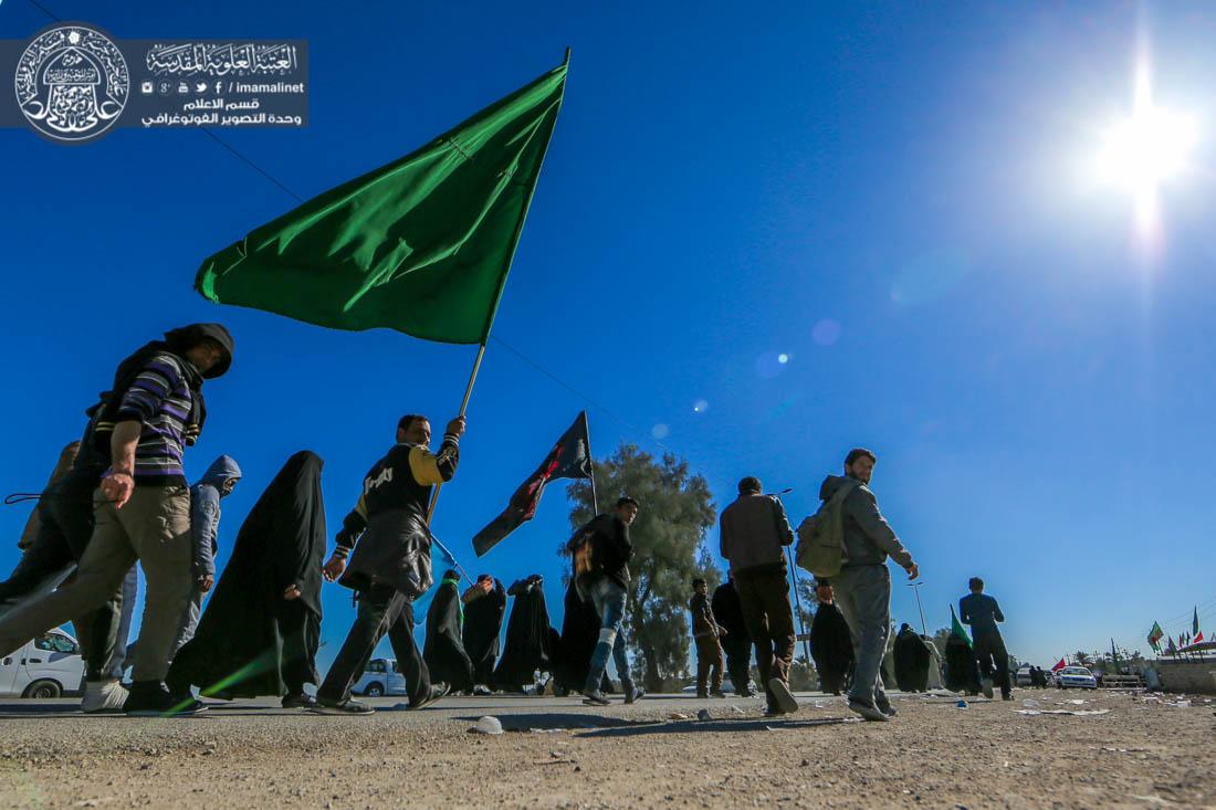 تقرير مصور : جموع الزائرين تزحف إلى مرقد أمير المؤمنين (عليه السلام) لإحياء ذكرى وفاة النبي الأعظم (صلى الله عليه وآله وسلم)  | 