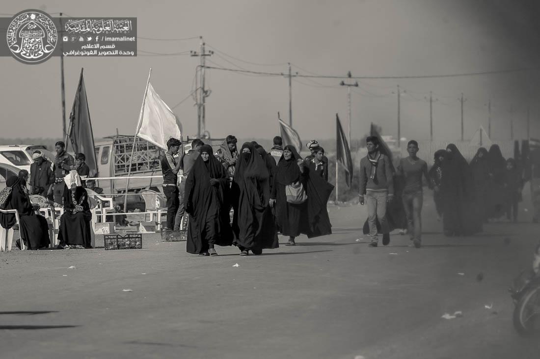 تقرير مصور : جموع الزائرين تزحف إلى مرقد أمير المؤمنين (عليه السلام) لإحياء ذكرى وفاة النبي الأعظم (صلى الله عليه وآله وسلم)  | 