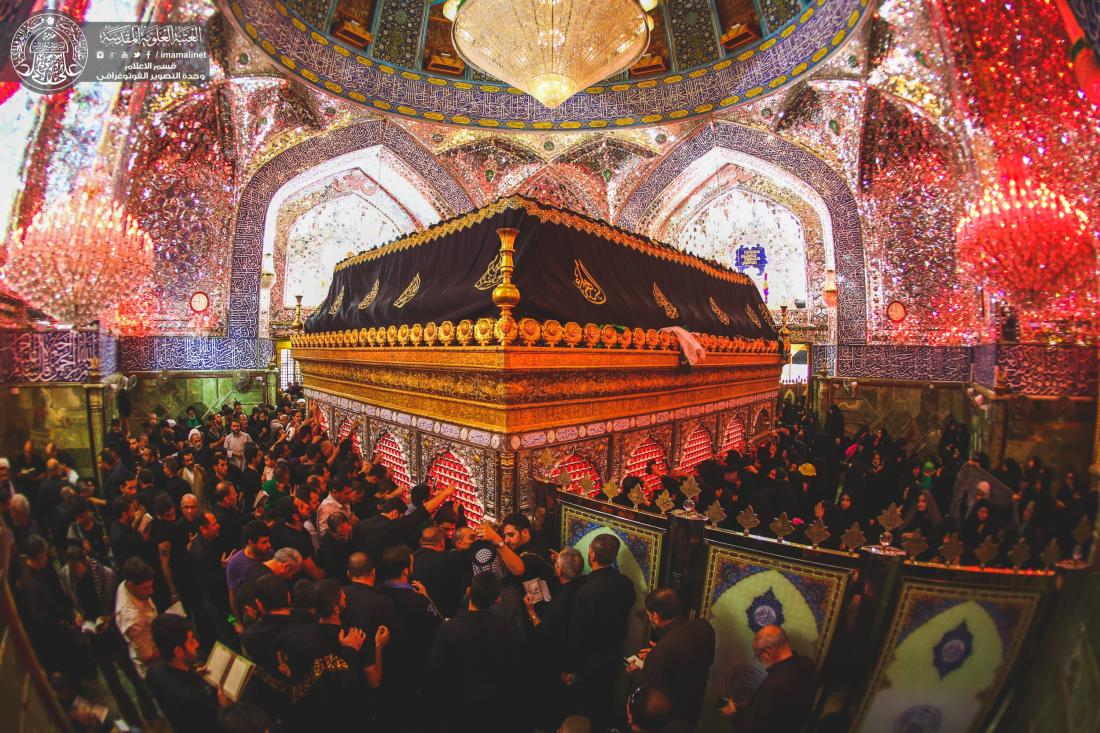 الضريح المقدس للامام علي (عليه السلام) يكتظ بالزائرين في الليلة التاسعة من شهر محرم الحرام 1439هـ . | 