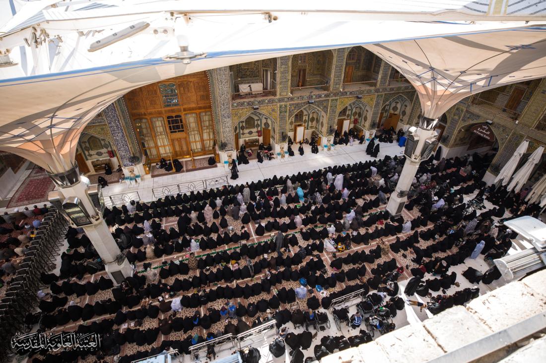 صلاة الجماعة في يوم الجمعة المبارك بمشاركة زائري حرم المولى أمير المؤمنين (سلام الله عليه) | 