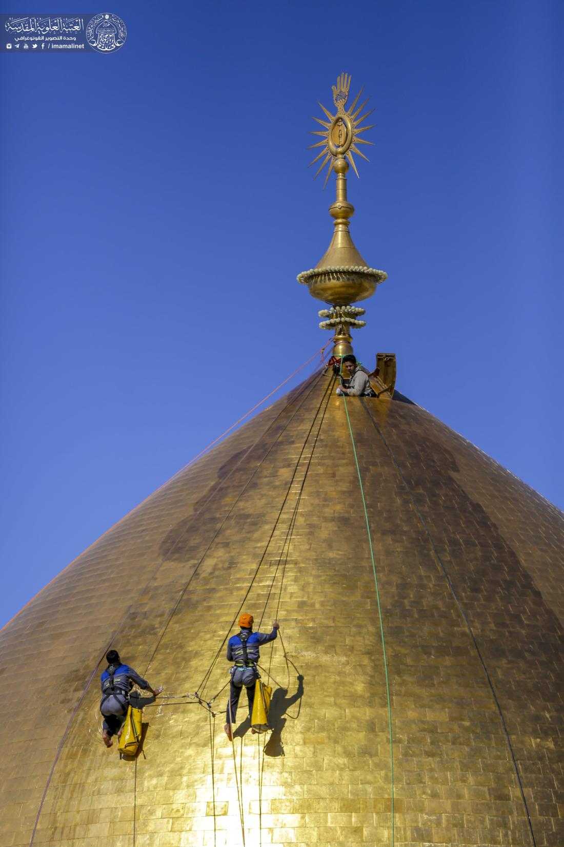 غسل القبة الذهبية لمرقد المولى أمير المؤمنين علي (عليه السلام )  ضمن الاستعدادات الجارية للاحتفال بولادته الميمونة | 