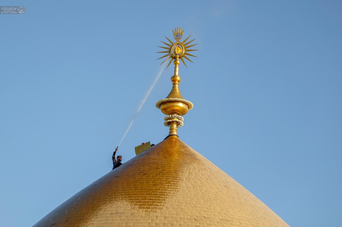 عذوبةُ الماءِ ونورُ قبَّةِ الإمام أمير المؤمنين (عليه السَّلام) يمتزجان ألقًا وبهجةً بحلول عيد الله الأكبر عيد الغدير الأغر | 