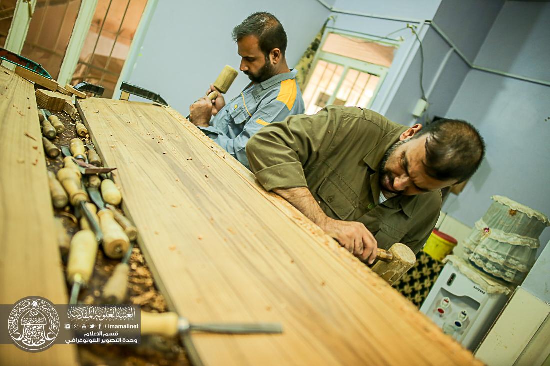 تقرير مصور : اعمال وحدة النقش على الخشب التابعة الى قسم الصيانة في العتبة العلوية المقدسة  | 