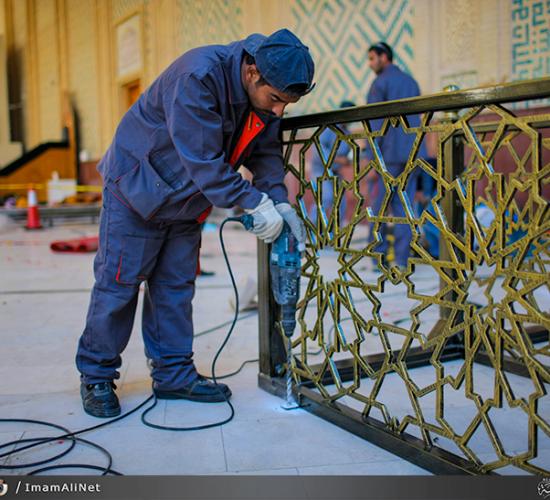 تقرير مصور : قسم الشؤون الهندسية في العتبة العلوية المقدسة يباشر بنصب سياج أمني حديث ذو طراز اسلامي